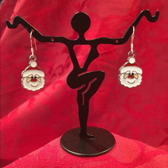 Earring - Picture 1 of 1